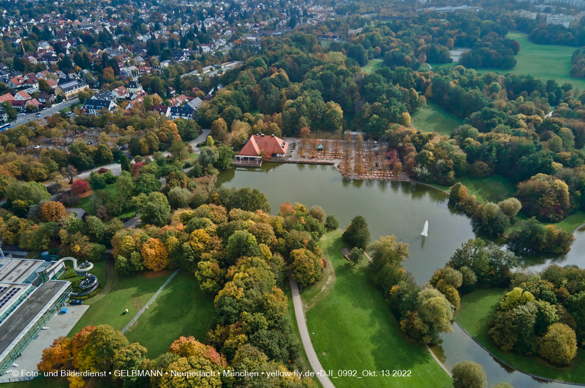 13.10.2022 - Der Ostpark mit See und Biergarten in Neuperlach 13.10.2022 - Der Ostpark mit See und Biergarten in Neuperlach